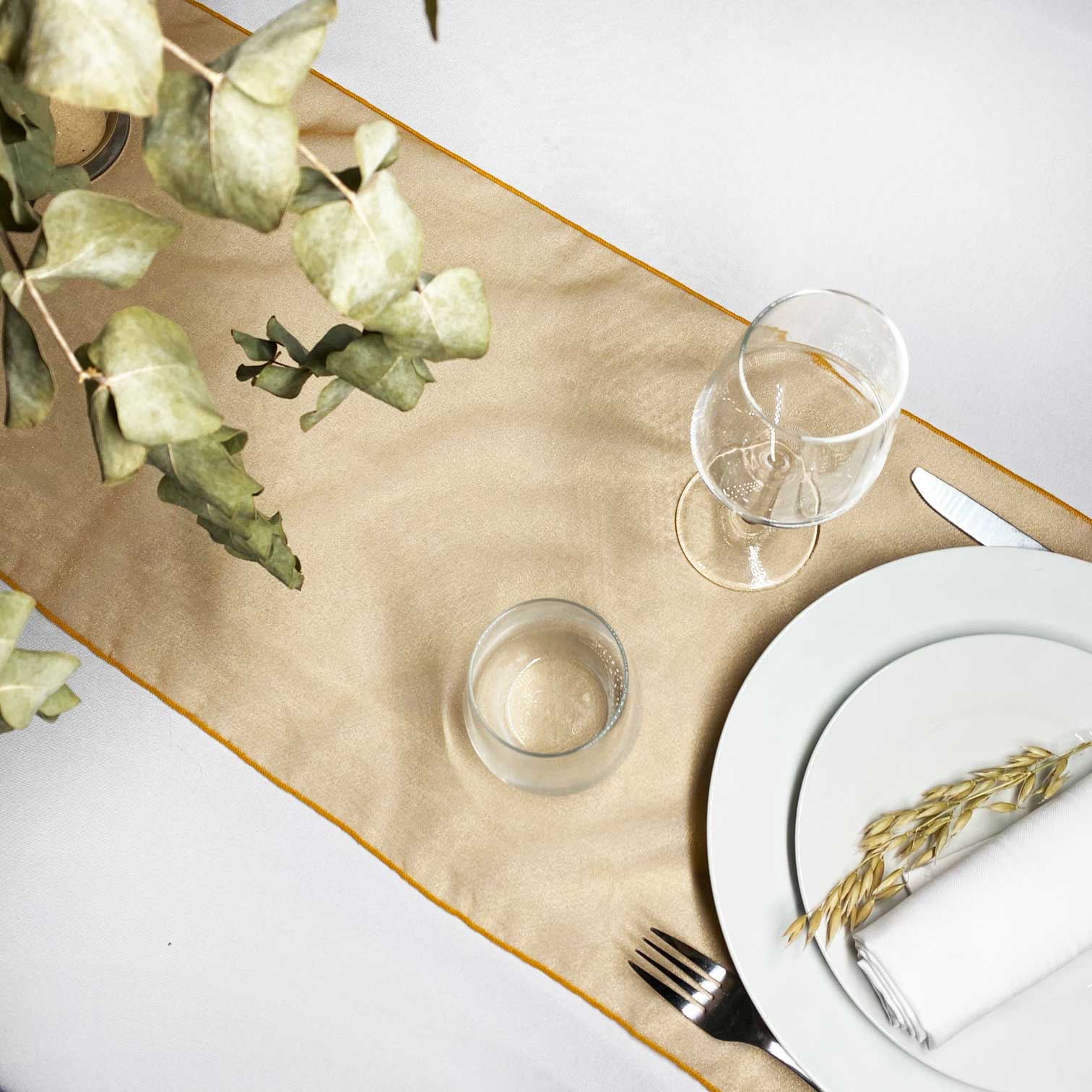 Chemin de table en organza blanc avec pois doré 36 cm x 9 m - Vegaooparty