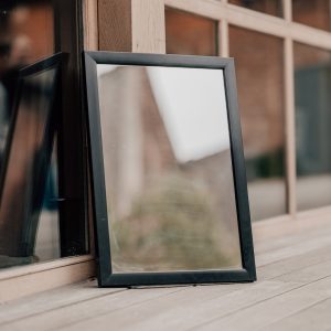 Miroir noir rectangulaire