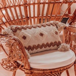 Coussin à pompons 30x50cm - MARRON