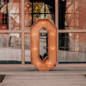 Lettre Lumineuse géante Q