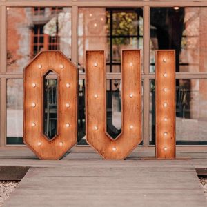 Lettres Lumineuses " OUI "