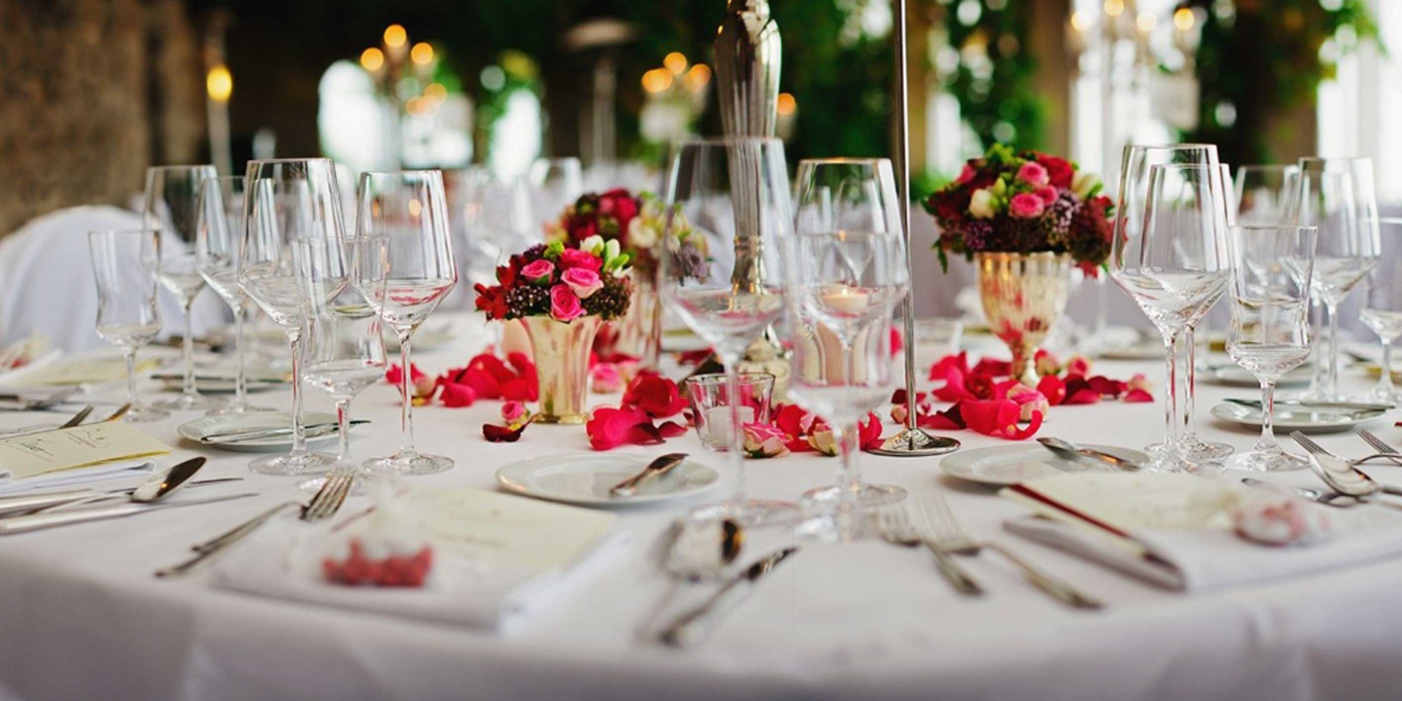 5 conseils pour décorer des tables de mariage rectangulaires